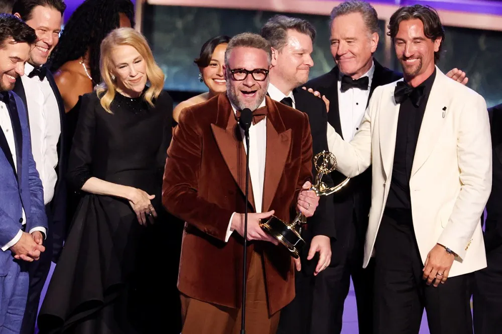 Giải thưởng Emmy 2025 ghi nhận chiến thắng áp đảo của 4 bộ phim gây tiếng vang lớn - Ảnh 1.