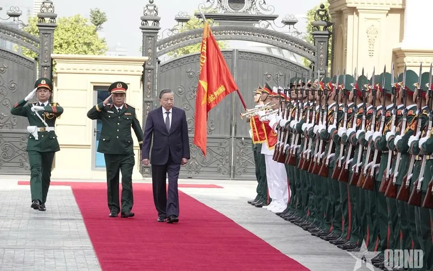 Tổng Bí thư Tô Lâm đến dự Lễ kỷ niệm 80 năm Ngày truyền thống và đón nhận danh hiệu Anh hùng Lực lượng vũ trang nhân dân của Tổng cục Công nghiệp quốc phòng. Ảnh: Báo QĐND Tổng Bí thư Tô Lâm đến dự Lễ kỷ niệm 80 năm Ngày truyền thống và đón nhận danh hiệu Anh hùng Lực lượng vũ trang nhân dân của Tổng cục Công nghiệp quốc phòng. Ảnh: Báo QĐND