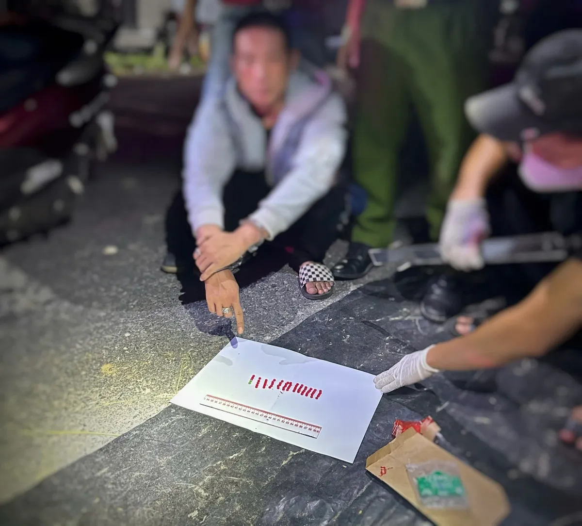 Bắt giữ đối tượng tàng trữ hơn 1.000 viên ma túy tổng hợp tại Quảng Trị - Ảnh 1.