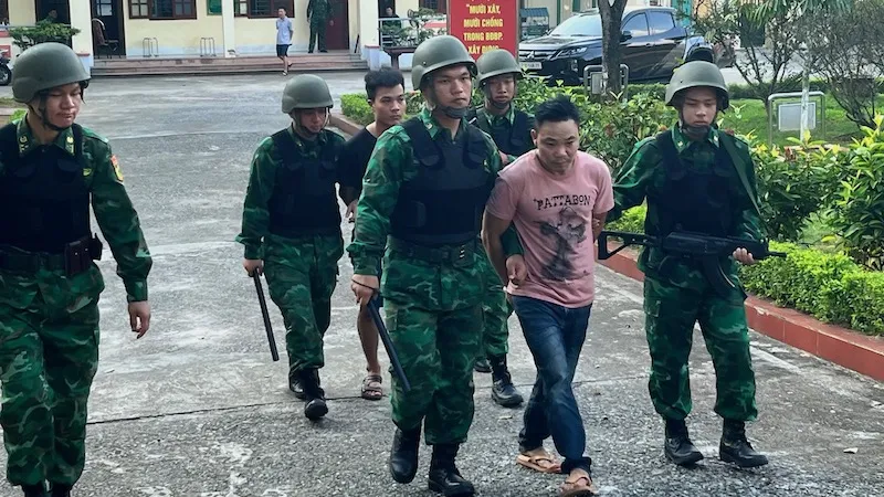 Bộ đội Biên phòng Lào Cai bắt giữ nhóm đối tượng tổ chức cho người khác nhập cảnh trái phép - Ảnh 2.