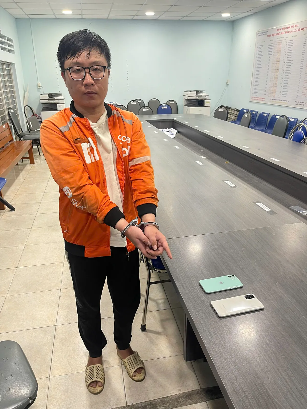 Bắt thanh niên mặc áo tài xế công nghệ cướp giật iPhone ở TP Hồ Chí Minh - Ảnh 3.