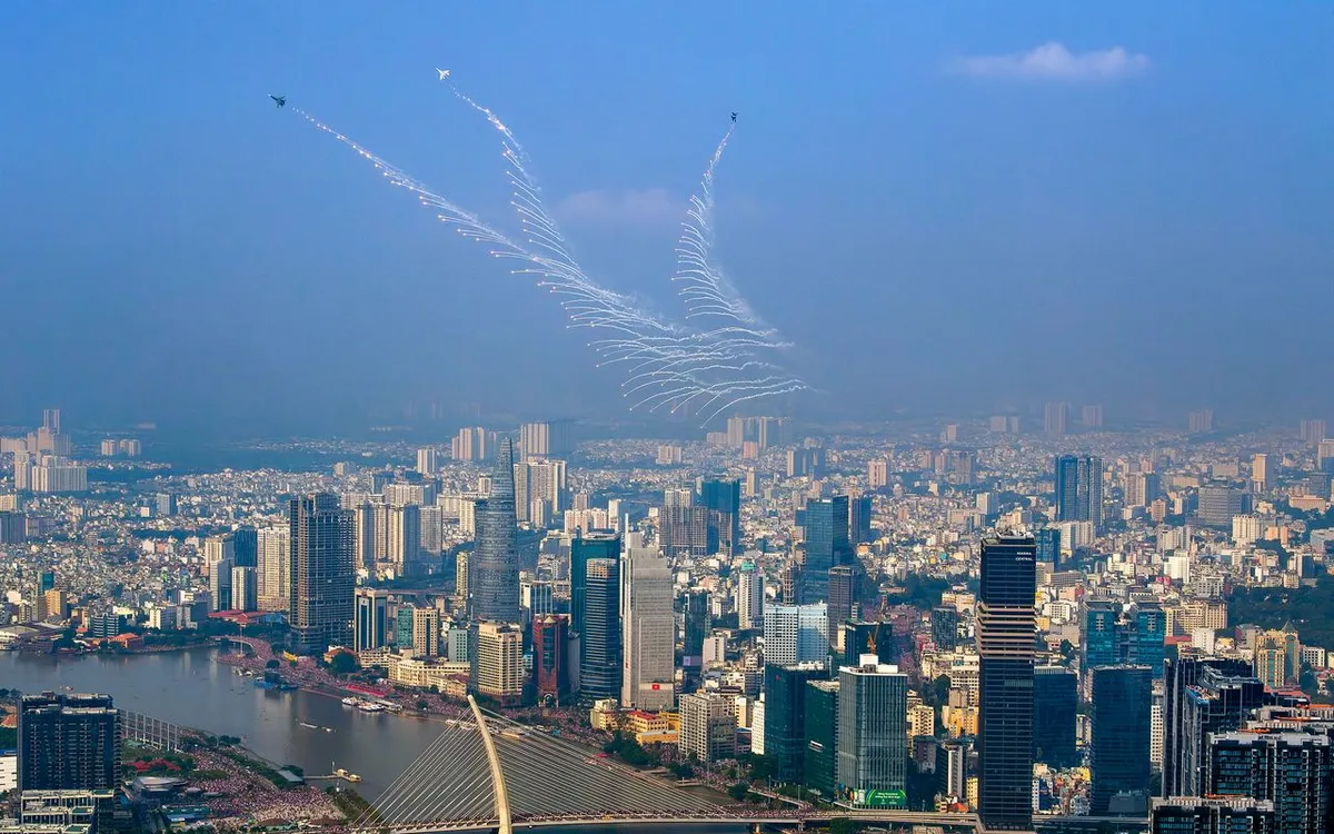 Tác phẩm "Vươn mình" của tác giả Nguyễn Tiến Anh Tuấn đạt giải Nhất cuộc thi ảnh TP Hồ Chí Minh - Sắc màu mới.