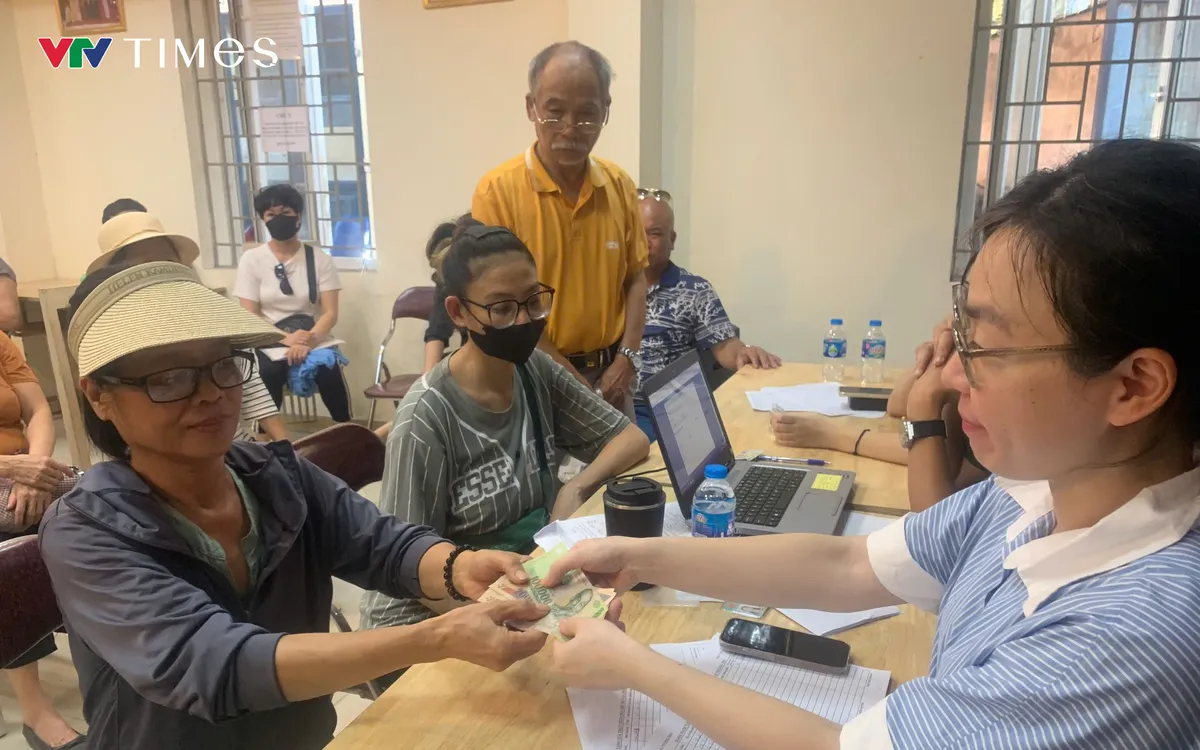 H&agrave; Nội r&agrave; so&aacute;t trao tặng qu&agrave; Quốc kh&aacute;nh cho người d&acirc;n để kh&ocirc;ng ai bị bỏ s&oacute;t - Ảnh 3.