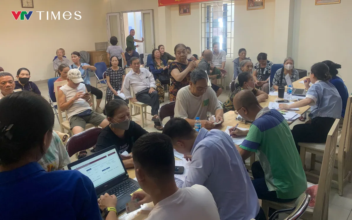 H&agrave; Nội r&agrave; so&aacute;t trao tặng qu&agrave; Quốc kh&aacute;nh cho người d&acirc;n để kh&ocirc;ng ai bị bỏ s&oacute;t - Ảnh 1.