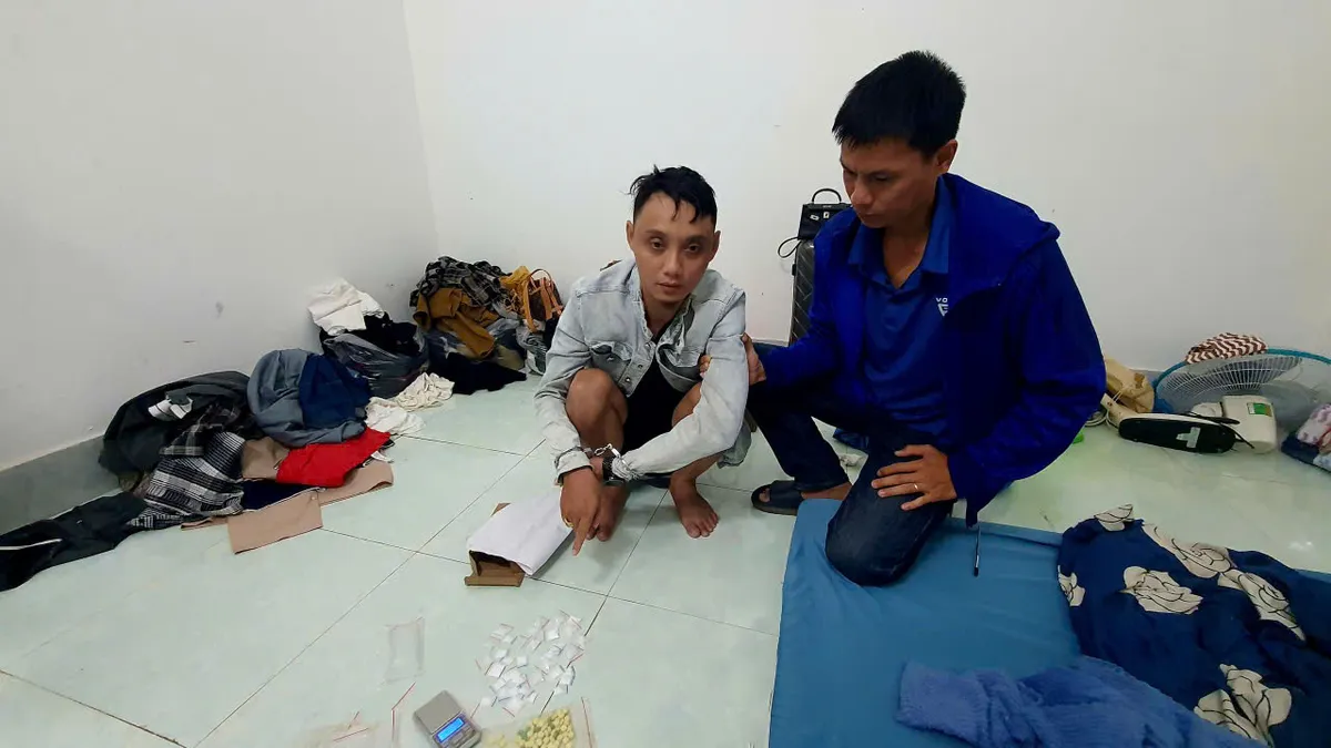 Đắk Lắk: Đột kích quán Bar trong đêm phát hiện nhiều người dương tính ma túy - Ảnh 2.