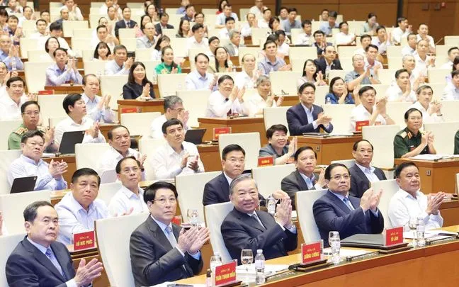 Tổng Bí thư Tô Lâm và các đại biểu tham dự Hội nghị tại điểm cầu chính Phòng họp Diên Hồng, Nhà Quốc hội, Hà Nội. (Ảnh: TTXVN)