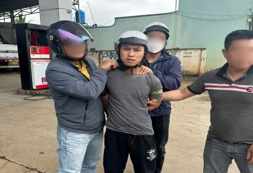Bắt kẻ xâm hại  tình dục bạn nhậu sau 20 giờ gây án - Ảnh 1.