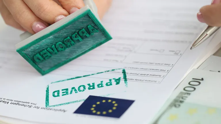 5 quốc gia EU từ chối tuân thủ lệnh dừng cấp thị thực cho công dân Nga của châu Âu  - Ảnh 1.