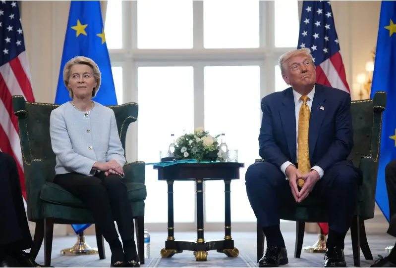 Gói trừng phạt thứ 19 của EU đối với Nga bị trì hoãn dưới áp lực của Tổng thống Trump  - Ảnh 1.