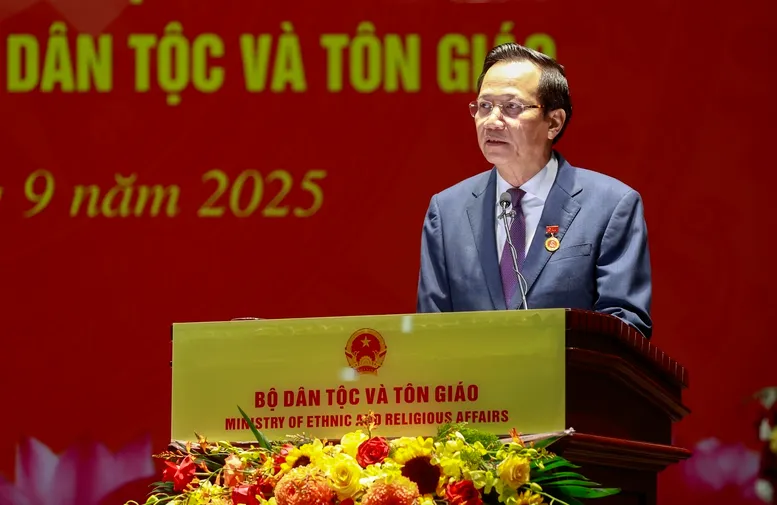 Thủ tướng dự lễ trao Huy hiệu 40 năm tuổi Đảng tặng đồng ch&iacute; Đ&agrave;o Ngọc Dung - Ảnh 2.