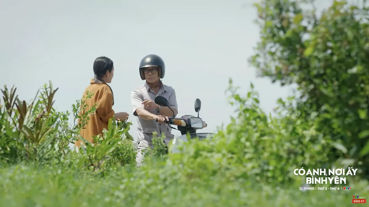 Có anh, nơi ấy bình yên - Tập 28: Xuân buộc phải lựa chọn hy sinh trại lợn để lên chức - Ảnh 4.