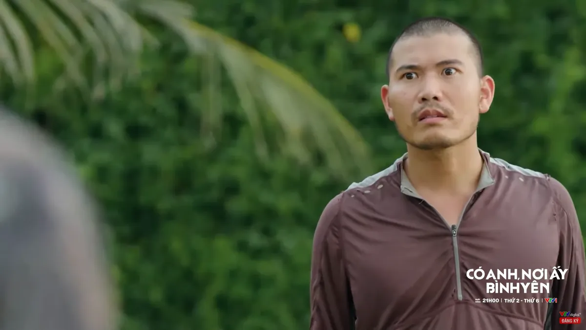 Có anh, nơi ấy bình yên - Tập 28: Xuân buộc phải lựa chọn hy sinh trại lợn để lên chức - Ảnh 6.