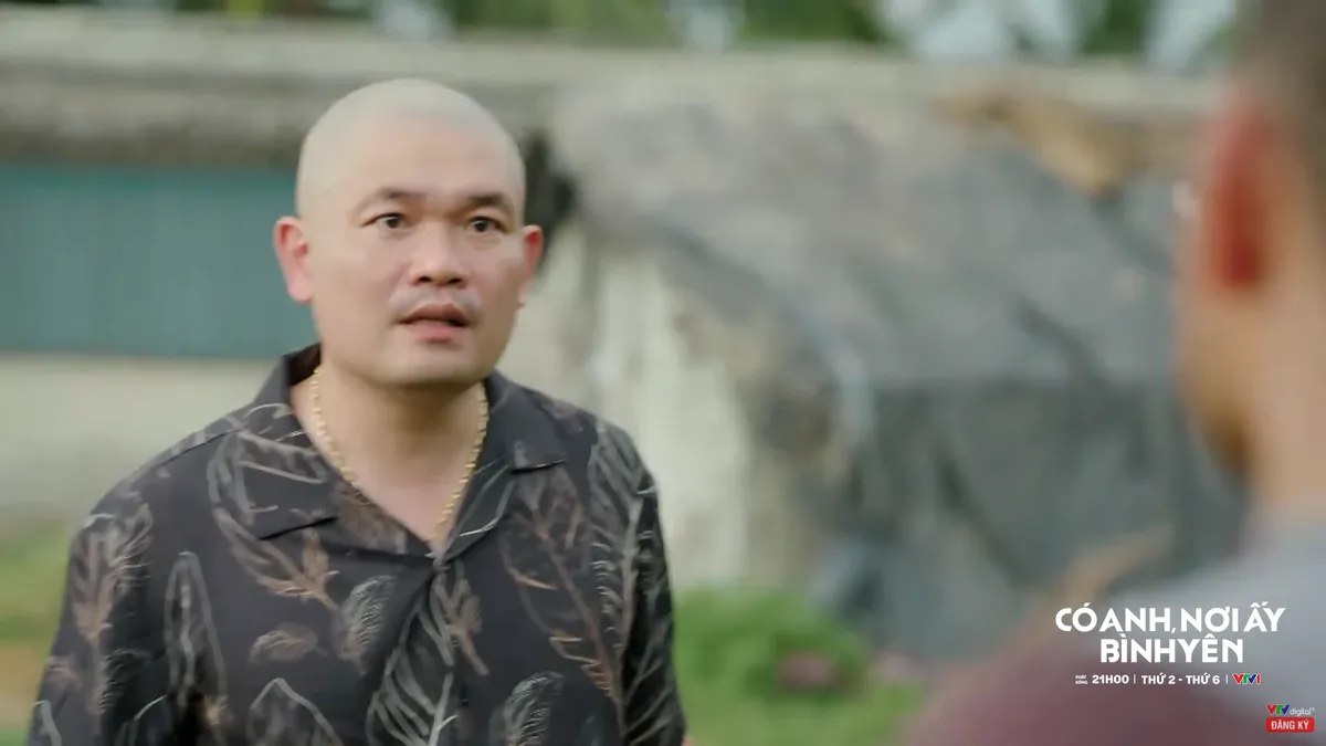 Có anh, nơi ấy bình yên - Tập 28: Xuân buộc phải lựa chọn hy sinh trại lợn để lên chức - Ảnh 7.