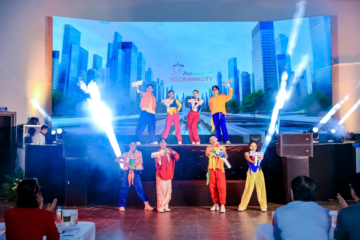 TP Hồ Chí Minh chuẩn hóa hình ảnh hướng dẫn viên du lịch- Ảnh 2.