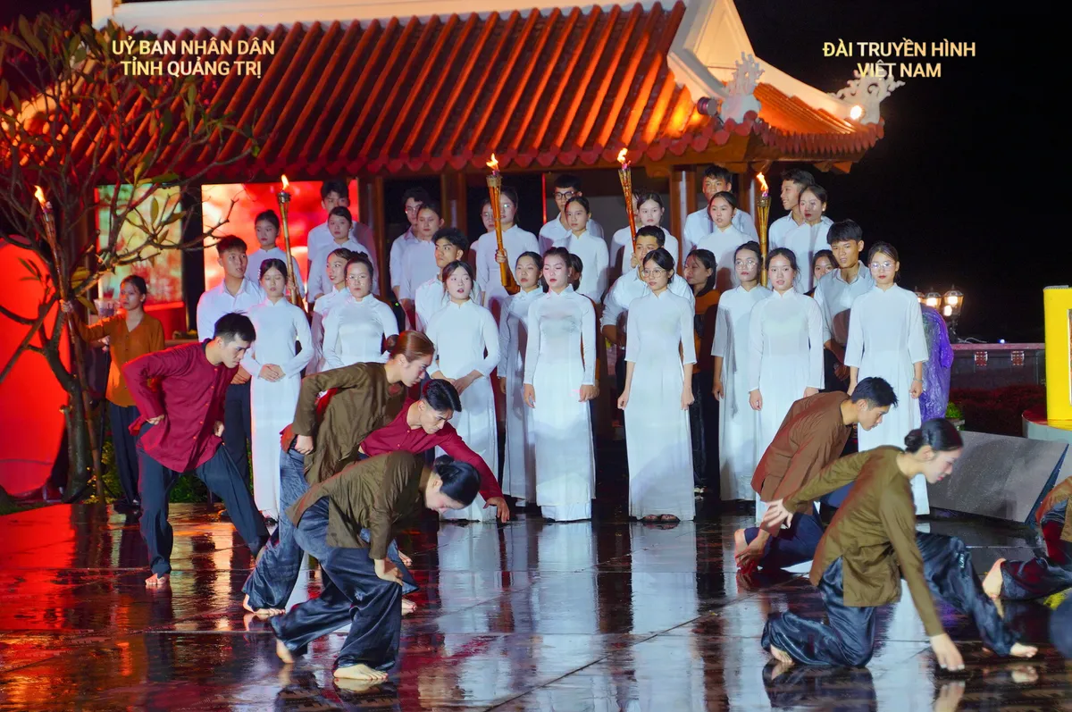 TRỰC TIẾP: "Lời tri ân - Dòng sông Hoa Lửa" (20h10, VTV1)- Ảnh 4. TRỰC TIẾP: "Lời tri ân - Dòng sông Hoa Lửa" (20h10, VTV1)- Ảnh 4.