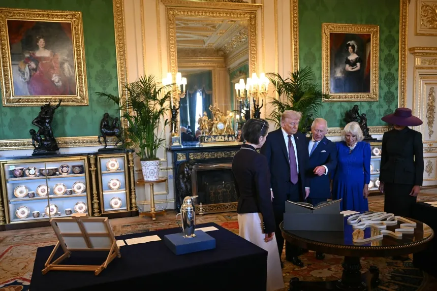 Nghi thức long trọng "chưa từng có" Hoàng gia Anh chào đón Tổng thống Trump - Ảnh 5.