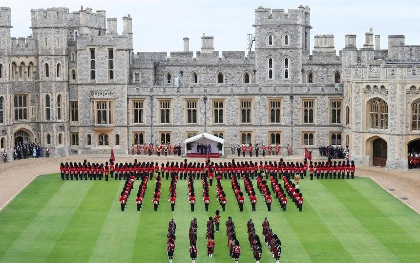 Vợ chồng Tổng thống Trump, Vua Charles và Hoàng hậu Camilla trong buổi lễ chào đón long trọng tại Quadrangle (Ảnh: AFP/Getty Images) Vợ chồng Tổng thống Trump, Vua Charles và Hoàng hậu Camilla trong buổi lễ chào đón long trọng tại Quadrangle (Ảnh: AFP/Getty Images)
