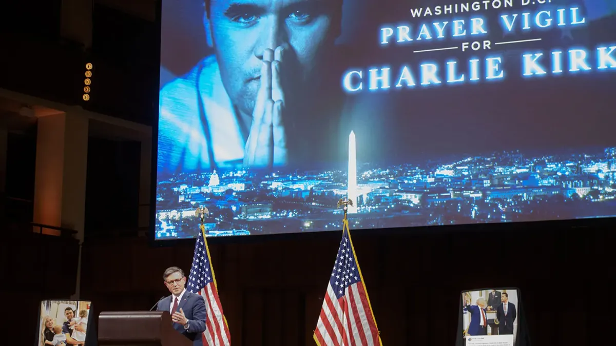 Nhà Trắng quyết tâm triệt phá “phong trào khủng bố” sau vụ ám sát Charlie Kirk - Ảnh 1.