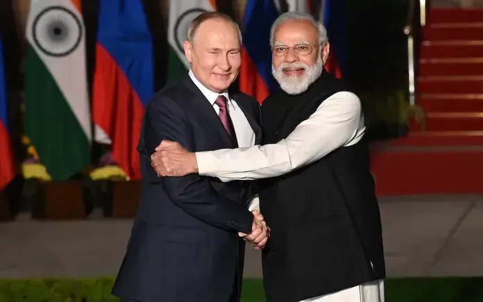Tổng thống Nga Putin (bên trái) và Thủ tướng Ấn Độ Modi (Ảnh: AFP) Tổng thống Nga Putin (bên trái) và Thủ tướng Ấn Độ Modi (Ảnh: AFP)