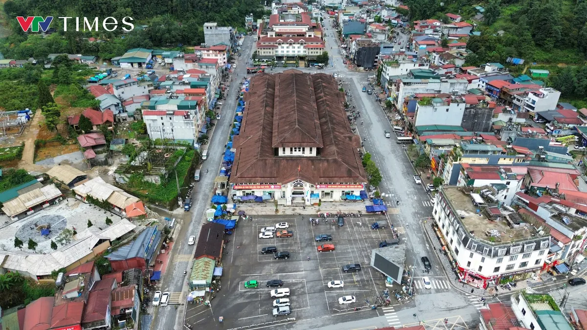Lào Cai: Hạ tầng Sa Pa và bài toán thiếu chỗ đỗ xe- Ảnh 4. Lào Cai: Hạ tầng Sa Pa và bài toán thiếu chỗ đỗ xe- Ảnh 4.
