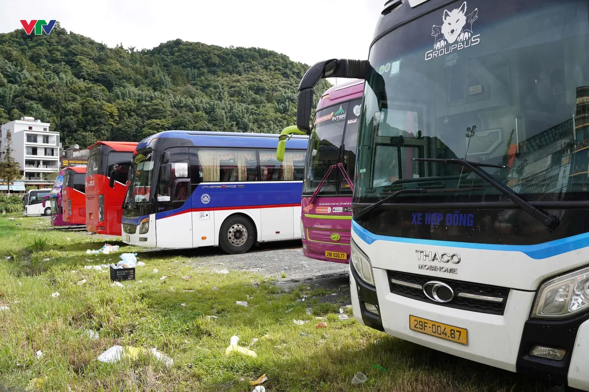 Lào Cai: Hạ tầng Sa Pa và bài toán thiếu chỗ đỗ xe- Ảnh 1. Lào Cai: Hạ tầng Sa Pa và bài toán thiếu chỗ đỗ xe- Ảnh 1.