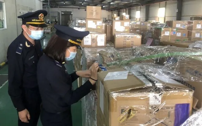 Lực lượng chức năng kiểm tra hàng hóa nhằm ngăn ngừa tình trạng buôn lậu, gian lận thương mại. Lực lượng chức năng kiểm tra hàng hóa nhằm ngăn ngừa tình trạng buôn lậu, gian lận thương mại.