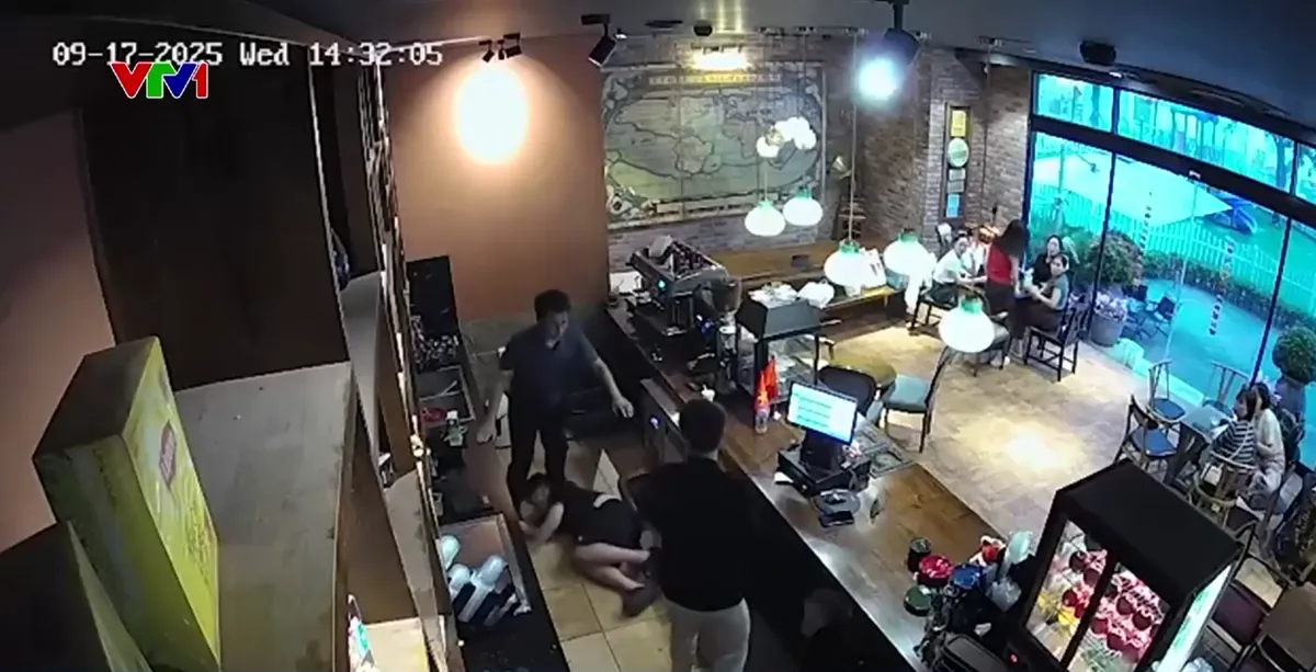 Nhân viên quán cà phê bị hành hung vì nhắc khách không hút thuốc - Ảnh 2.
