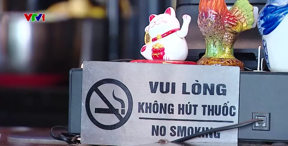 Nhân viên quán cà phê bị hành hung vì nhắc khách không hút thuốc - Ảnh 3.
