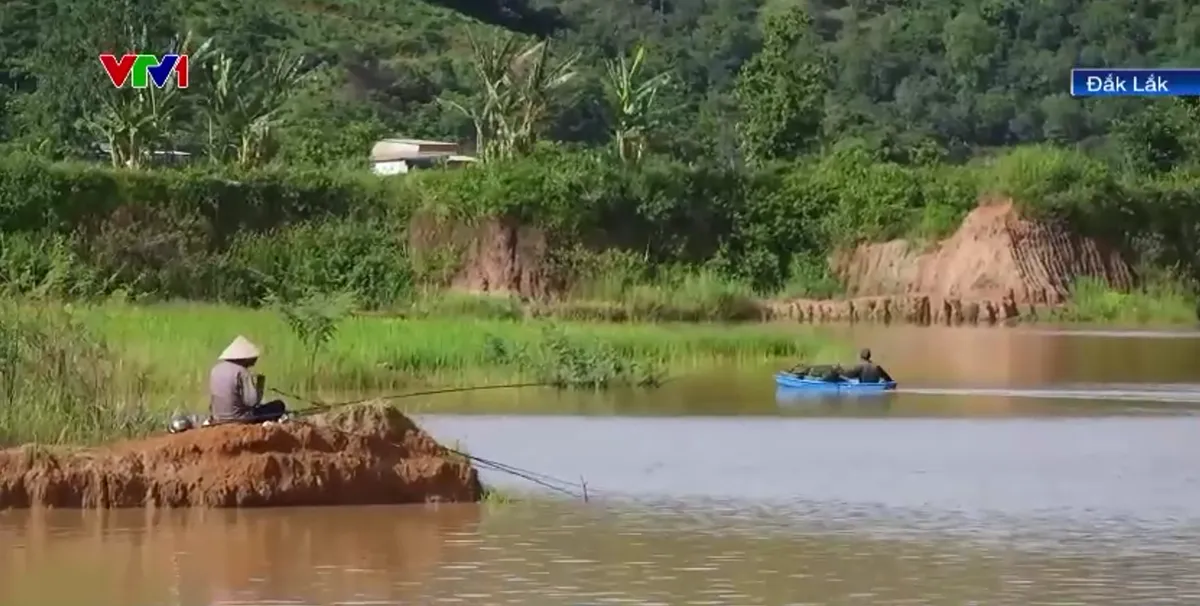 Hệ lụy từ việc khai th&aacute;c đất ruộng để sản xuất gạch ở Đắk Lắk - Ảnh 2.