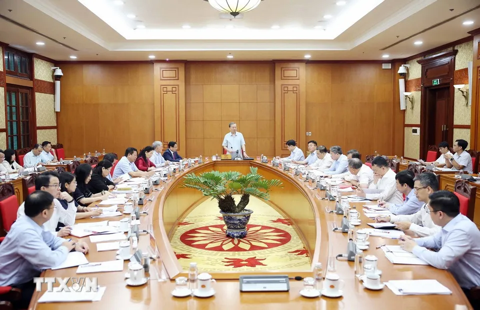 Tổng Bí thư Tô Lâm: Đảm bảo sử dụng đất đai bình đẳng, công bằng, hiệu quả- Ảnh 2. Tổng Bí thư Tô Lâm: Đảm bảo sử dụng đất đai bình đẳng, công bằng, hiệu quả- Ảnh 2.