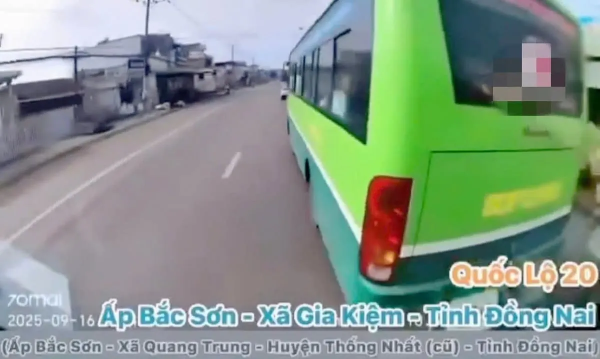 Đồng Nai xử lý lái xe buýt vượt ẩu trên Quốc lộ 20 - Ảnh 1.