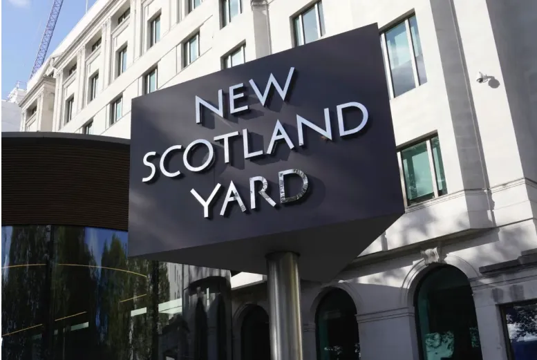 Cảnh sát Anh bắt giữ 3 người vì nghi ngờ hỗ trợ tình báo Nga  - Ảnh 1.