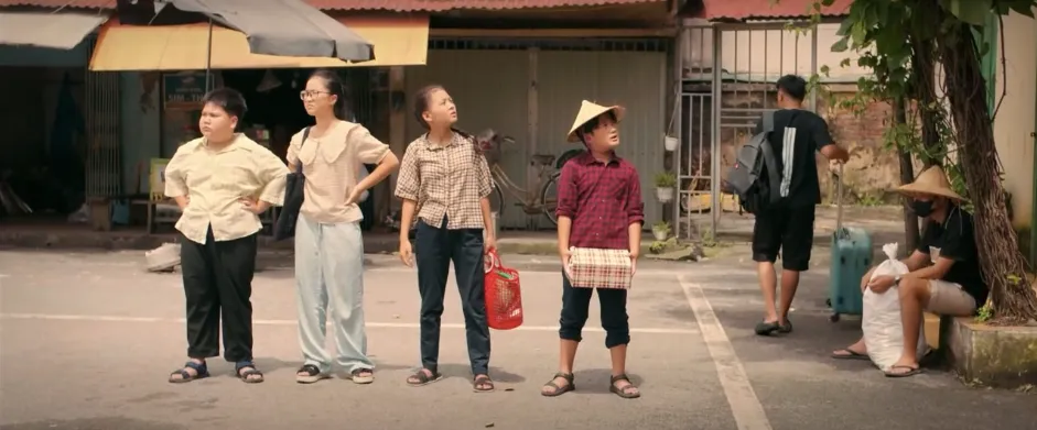 C&aacute;ch em 1 milimet - Tập 5: T&uacute; v&agrave; nh&oacute;m bạn rủ nhau đi th&agrave;nh phố thăm Quy&ecirc;n, cả nh&agrave; lo lắng- Ảnh 14.