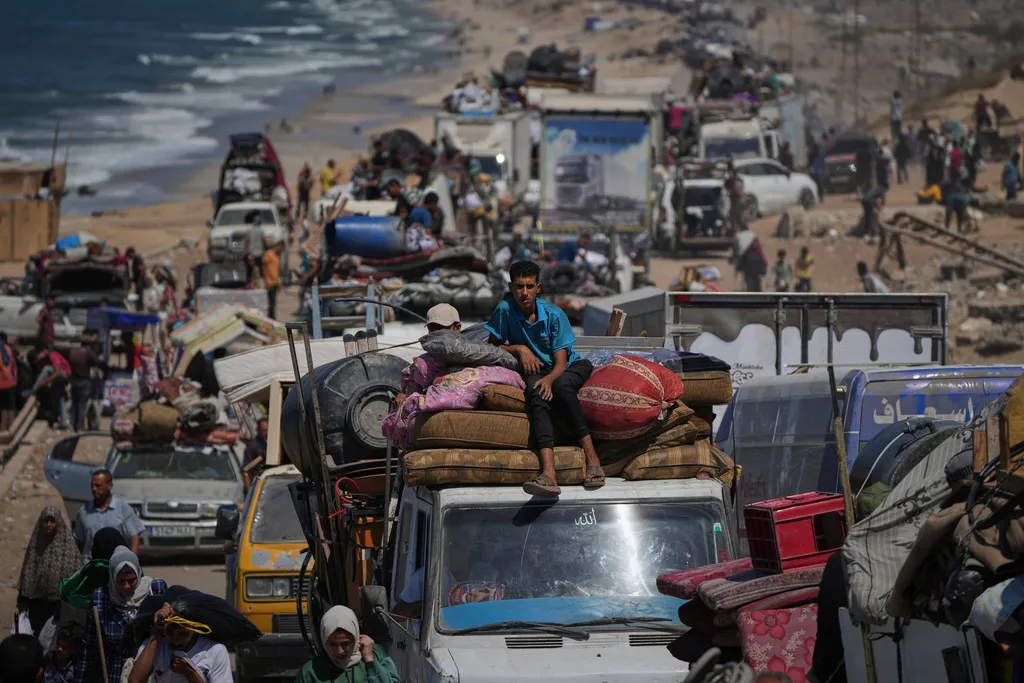 Hơn 250.000 người phải di dời khỏi thành phố Gaza trong tháng qua  - Ảnh 1.
