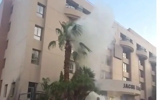 Một khách sạn tại Eilat, miền Nam Israel bị trúng UAV của Houthi, ngày 18/9/2025 (Ảnh: X) Một khách sạn tại Eilat, miền Nam Israel bị trúng UAV của Houthi, ngày 18/9/2025 (Ảnh: X)