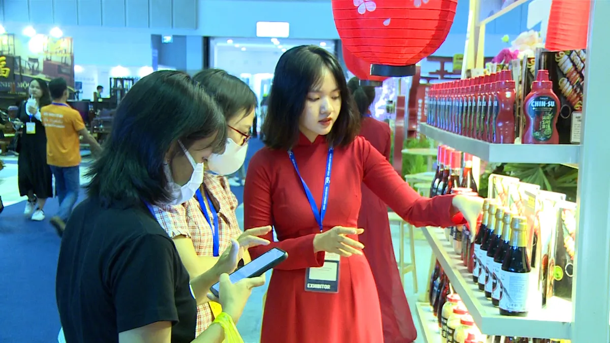 Điểm hẹn giao thương và khơi thông động lực tiêu dùng - Ảnh 1.