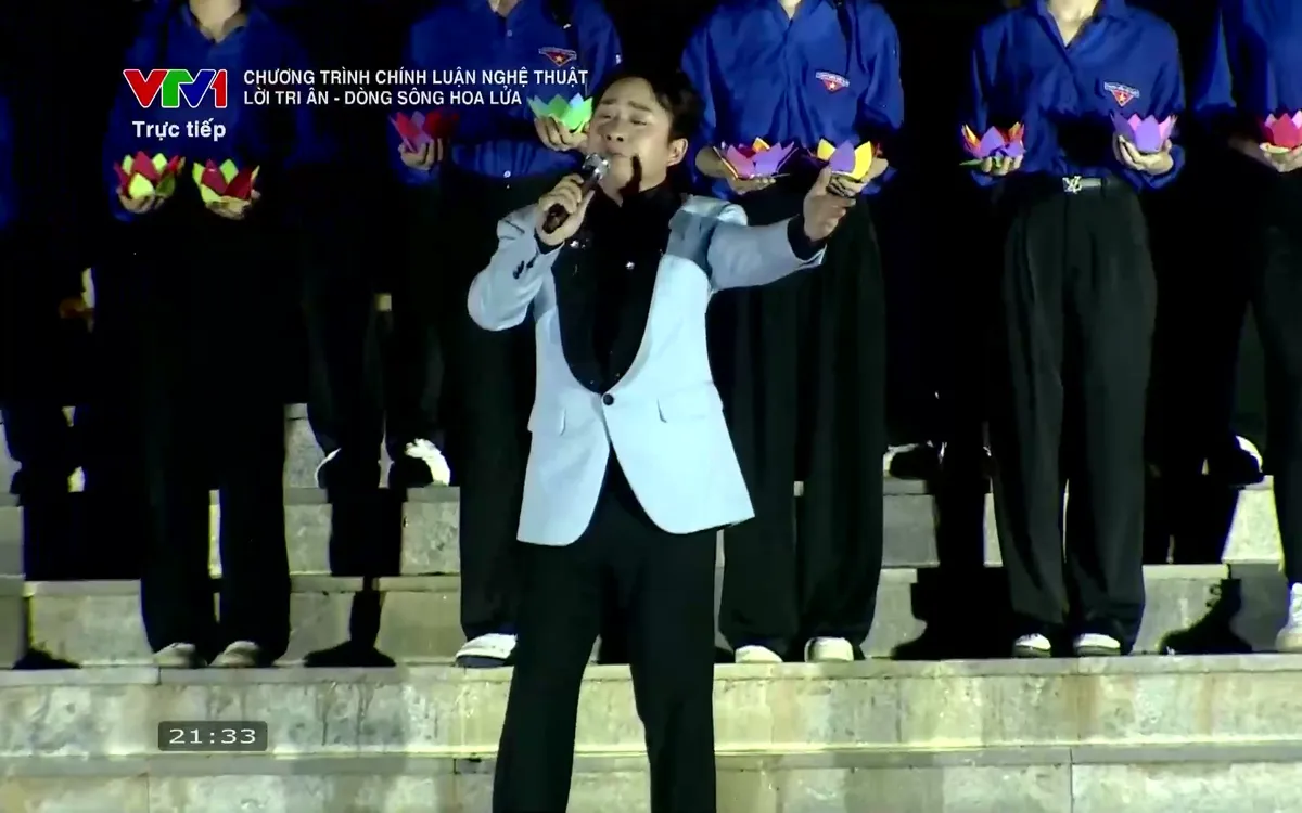 Ca sĩ Tùng Dương mang tới sự xúc động mạnh mẽ với ca khúc Còn gì đẹp hơn. Ca sĩ Tùng Dương mang tới sự xúc động mạnh mẽ với ca khúc Còn gì đẹp hơn.