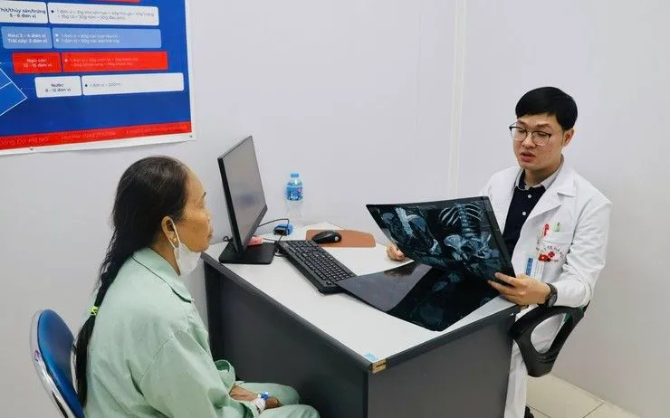Khám, tư vấn sức khỏe cho người bệnh tại Bệnh viện Thận Hà Nội. Ảnh: Sở Y tế Hà Nội Khám, tư vấn sức khỏe cho người bệnh tại Bệnh viện Thận Hà Nội. Ảnh: Sở Y tế Hà Nội
