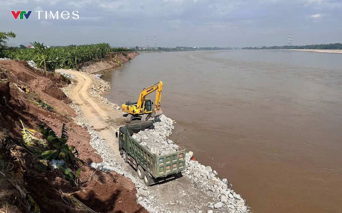 Bờ kè đoạn Km73+100 – Km73+300 đoạn qua xã Tam Nông với tổng mức đầu tư 7,5 tỷ đồng. 