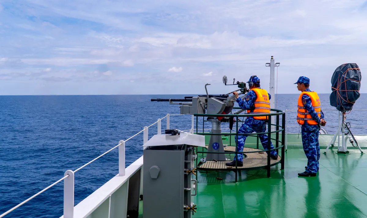 Vùng Cảnh sát biển 3 diễn tập tập chiến thuật vòng tổng hợp và bắn đạn thật trên biển  - Ảnh 4.