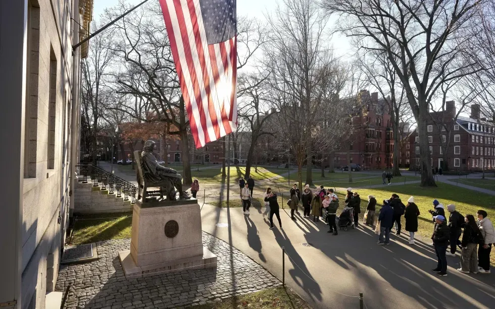 Khuôn viên Đại học Harvard tại Cambridge, Mass. (Ảnh: AP)