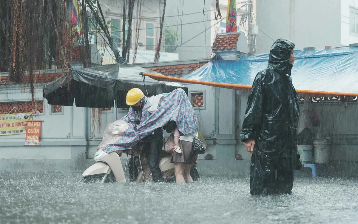 Chiều tối và đêm nay, khu vực miền Bắc có mưa dông, vùng núi cục bộ có điểm mưa to trên 70 mm. 