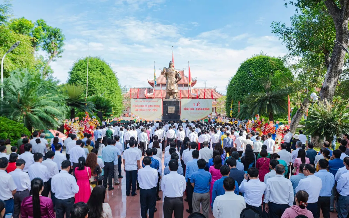 Lễ giỗ tổ hoàng đế Quang Trung.   Lễ giỗ tổ hoàng đế Quang Trung.