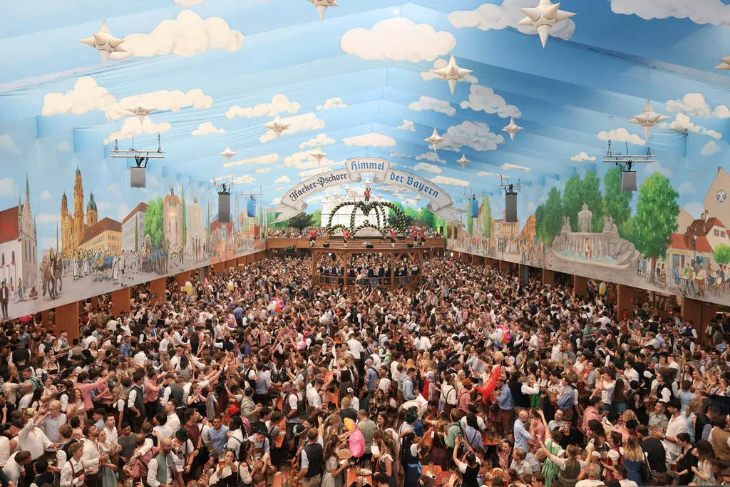 Khai mạc lễ hội bia Oktoberfest tại Đức- Ảnh 1. Khai mạc lễ hội bia Oktoberfest tại Đức- Ảnh 1.