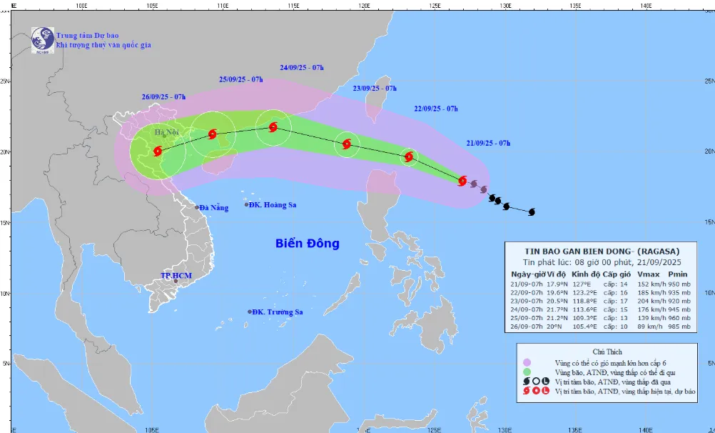 Bão Ragasa giật cấp 17, cách đảo Luzon (Philippines) khoảng 520 km - Ảnh 1.