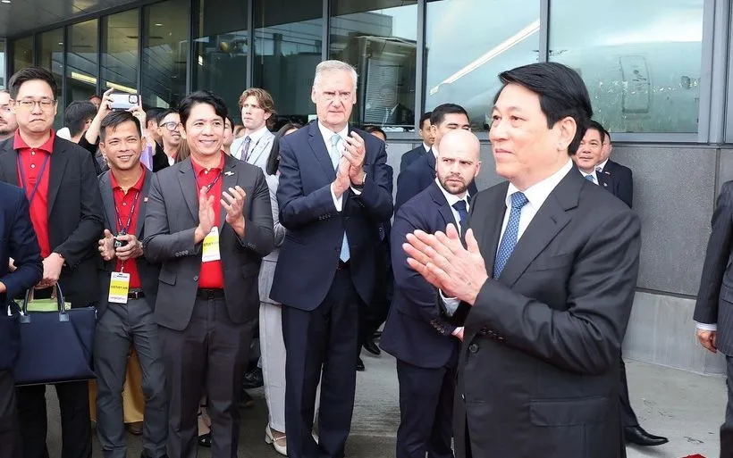 Chủ tịch nước Lương Cường dự Lễ bàn giao máy bay Boeing 737 MAX đầu tiên giữa Tập đoàn Boeing và Hãng hàng không Vietjet Air. (Ảnh: Lâm Khánh/TTXVN) Chủ tịch nước Lương Cường dự Lễ bàn giao máy bay Boeing 737 MAX đầu tiên giữa Tập đoàn Boeing và Hãng hàng không Vietjet Air. (Ảnh: Lâm Khánh/TTXVN)