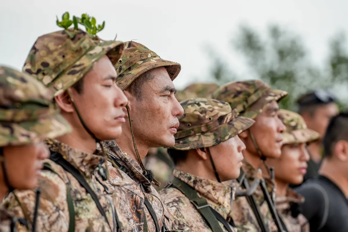 Chiến sĩ quả cảm - Tập 9: Khói lửa, bùn lầy và những bất ngờ từ dàn khách mời nữ - Ảnh 7.