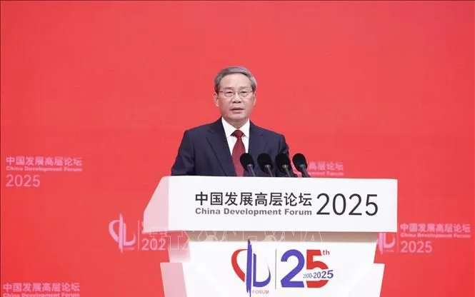 Thủ tướng Trung Quốc Lý Cường phát biểu tại Diễn đàn Phát triển Trung Quốc 2025 ở Bắc Kinh ngày 23/3/2025 (Ảnh: TTXVN) Thủ tướng Trung Quốc Lý Cường phát biểu tại Diễn đàn Phát triển Trung Quốc 2025 ở Bắc Kinh ngày 23/3/2025 (Ảnh: TTXVN)