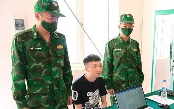 Bộ đội Biên phòng lấy lời khai các đối tượng  Bộ đội Biên phòng lấy lời khai các đối tượng