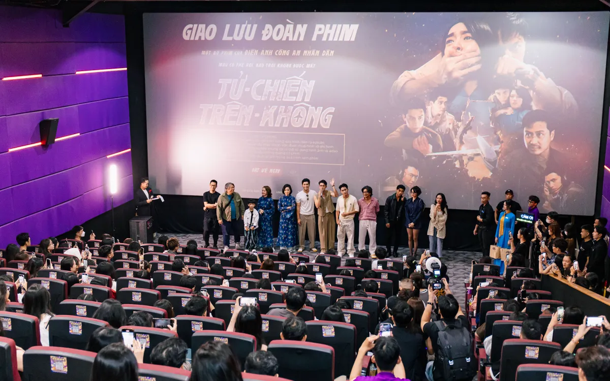 Dàn diễn viên “Tử chiến trên không” tiếp tục mang bầu không khí điện ảnh sôi động đến khán giả qua chuỗi cinetour đặc biệt  Dàn diễn viên “Tử chiến trên không” tiếp tục mang bầu không khí điện ảnh sôi động đến khán giả qua chuỗi cinetour đặc biệt